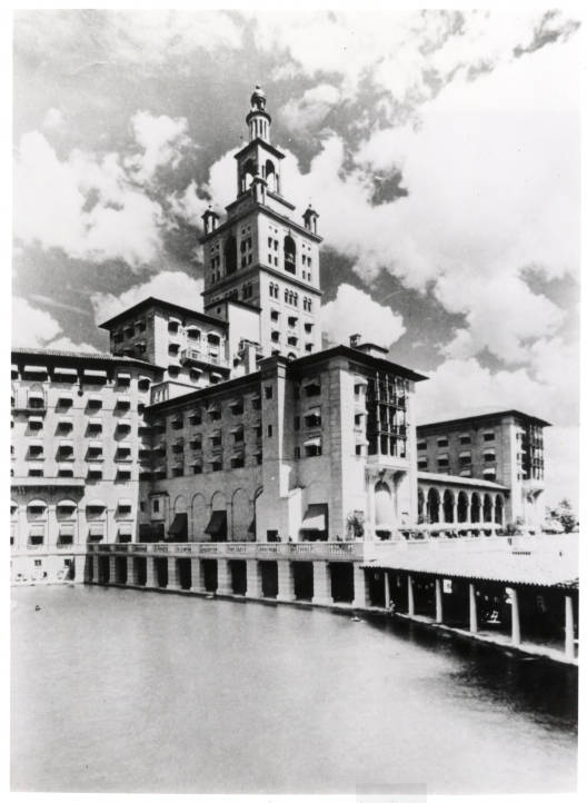 An archival view shows the hotel’s Mediterranean Revival façade, Giralda-inspired tower and enormous pool. Today’s exact eight-statue ensemble probbaly does not date to the original 1926 design.